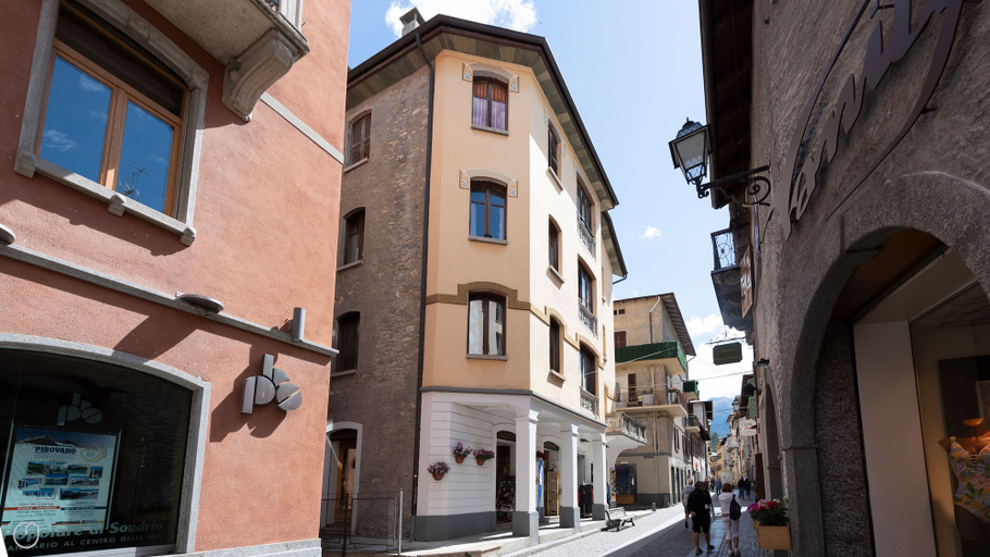 Exterior & Views 2, Andreola 1, Sondrio