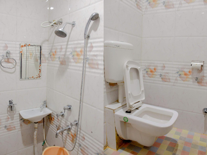 Bathroom 3, Hotel Shipra Avenue, Ujjain