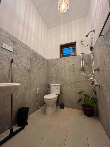 Bathroom 2, Star Eyes, Weligama