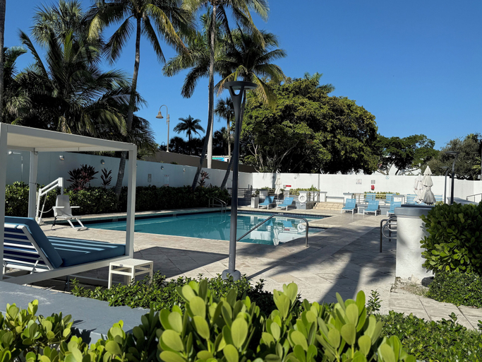 Pool 3, Luxury 1 Bedroom Suite, Broward