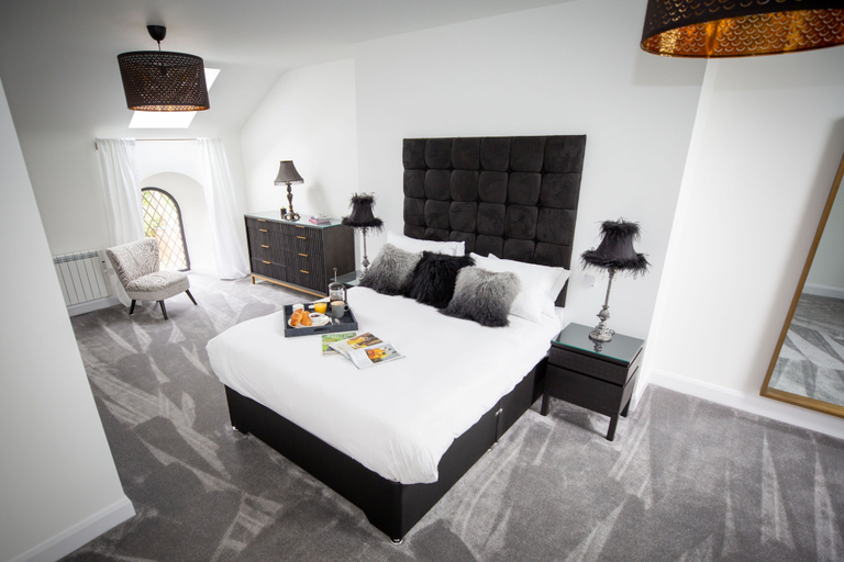Room 2, Stunning 3 Bed Converted Village Hall Near Kelso, Scottish Borders