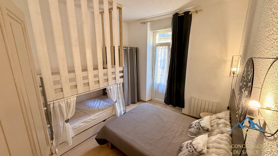 Room 5, Mountain Base at Villa Bleue, Puy-de-Dôme