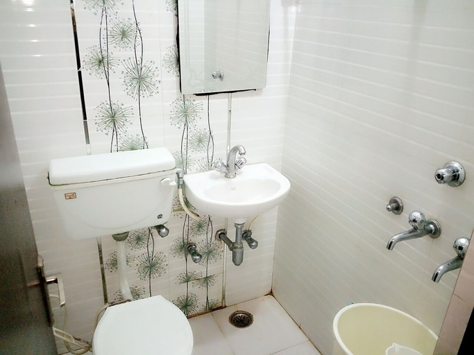 Bathroom, Hotel Bajaj, Bathinda