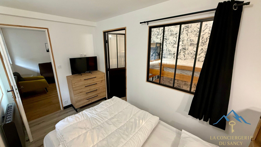 Room 3, Family Hub With Modern Amenities, Puy-de-Dôme