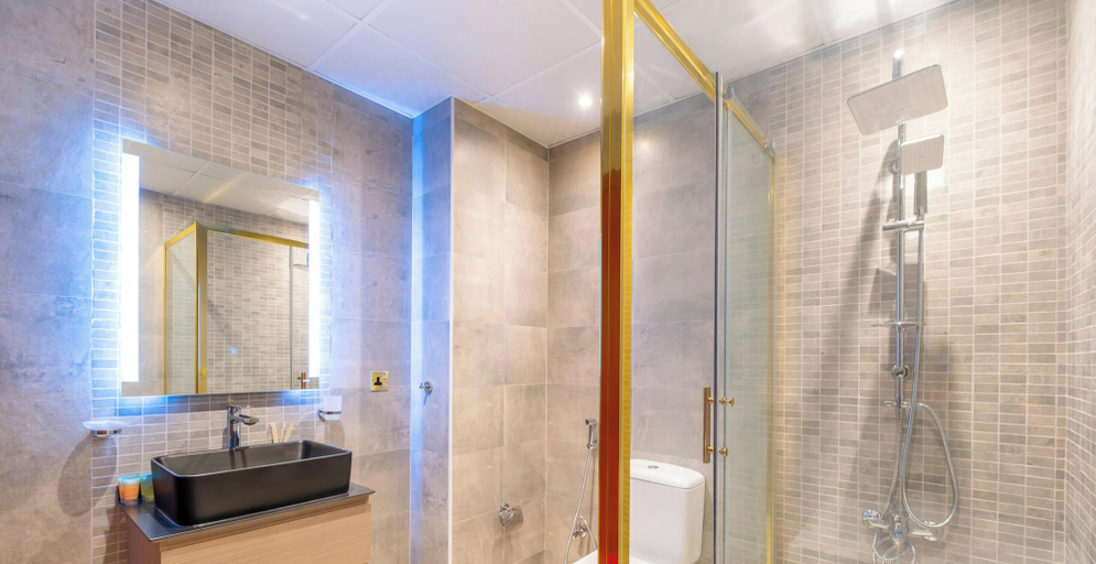 Bathroom 2, LUX The Marina View Suite 2, Dubai