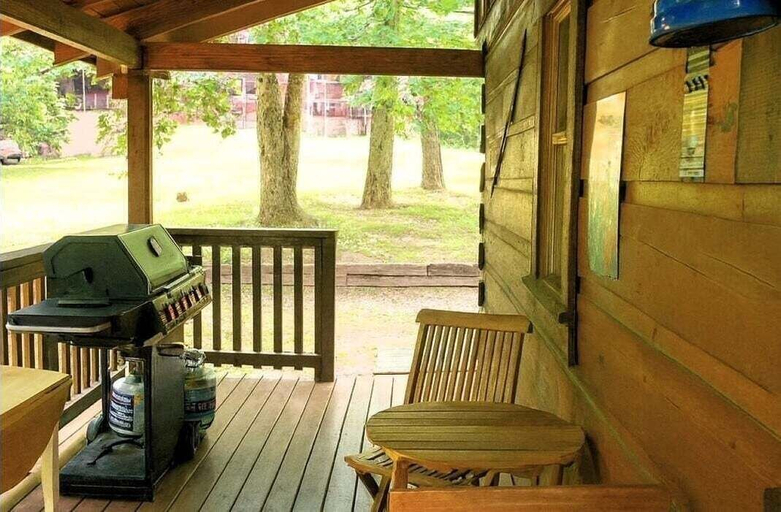 Outdoor dining 3, Windy Ridge 2 Bedroom Cabin, Sevier