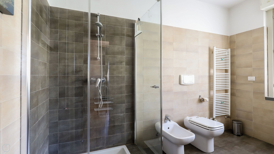 Bathroom 3, Italianway - Colombo 4, Monza and Brianza