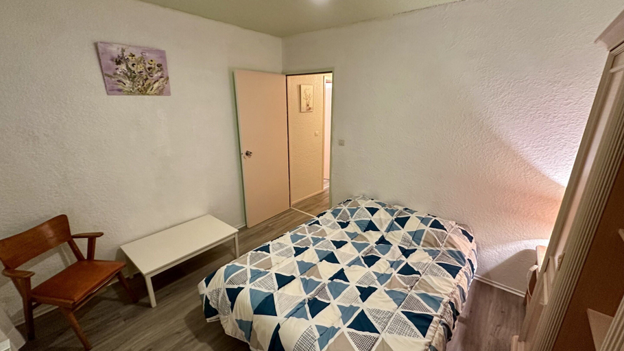 Room 2, Family Refuge Near the Shuttle, Puy-de-Dôme