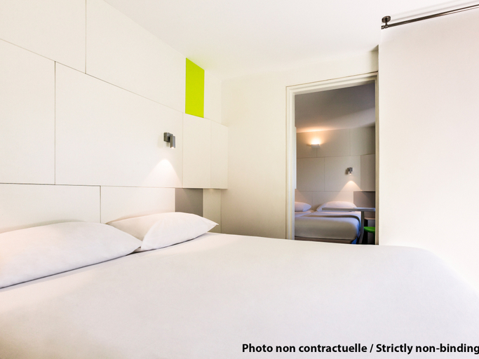 Bedroom, ibis Styles Munich Airport - newly opened, Freising