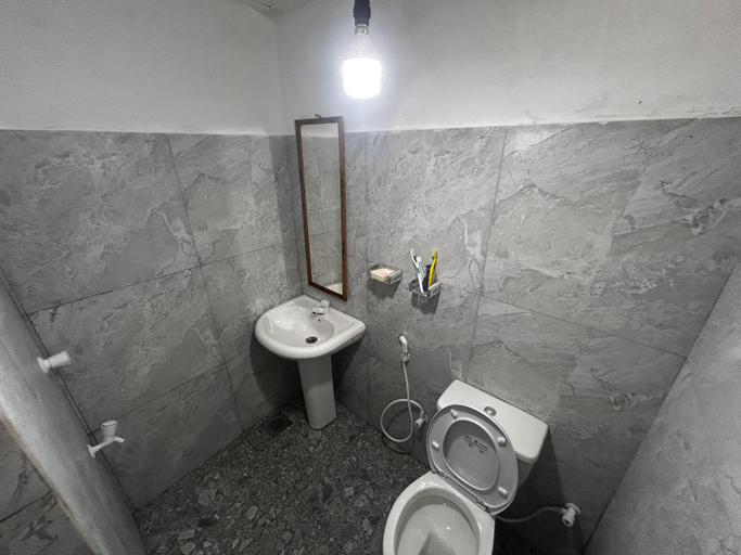 Bathroom 2, Feel Like Home Hostel Anuradhapura, N. Palatha East