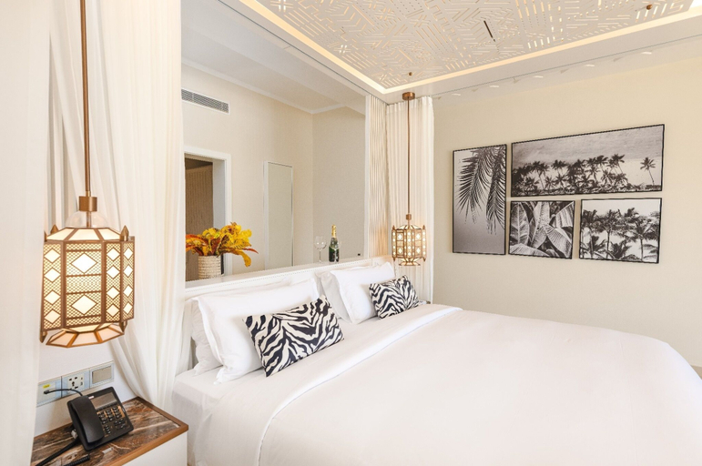 Bedroom 4, Diamonds Bijoux, Kusini