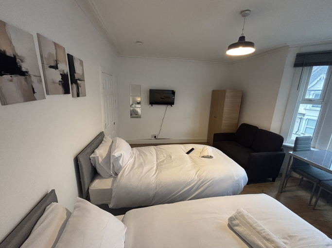 Room 5, Valnay Stays, London