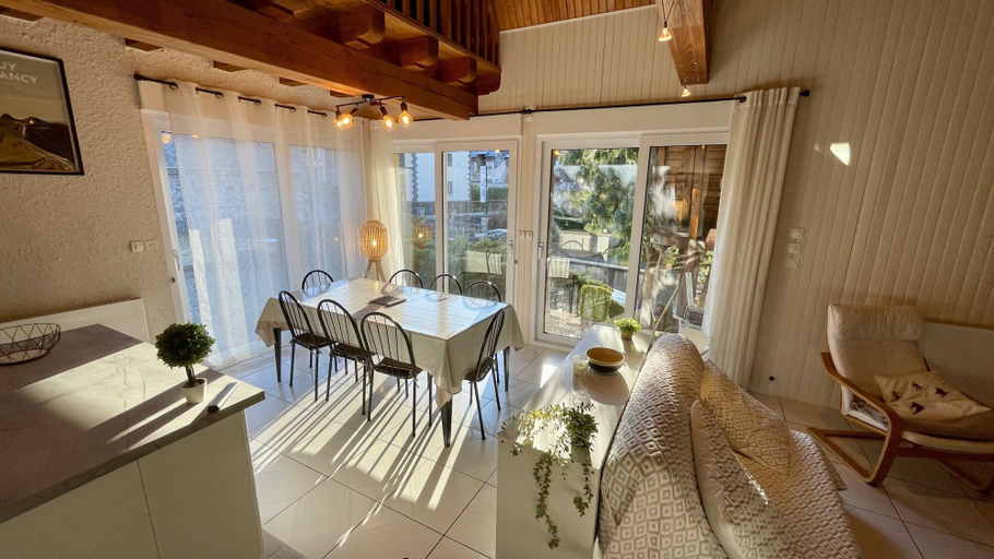 Dining 3, Luminous Escape by the Peak Path, Puy-de-Dôme