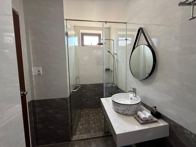 Bathroom 3, Golden Sunshine Villa, Da Nang