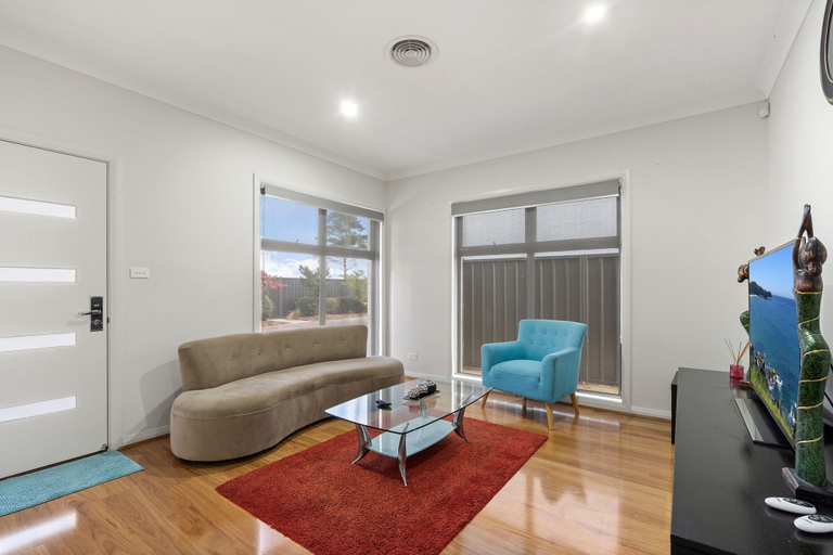 Living room 2, Family-friendly 4-bed Home With Courtyard, Holt
