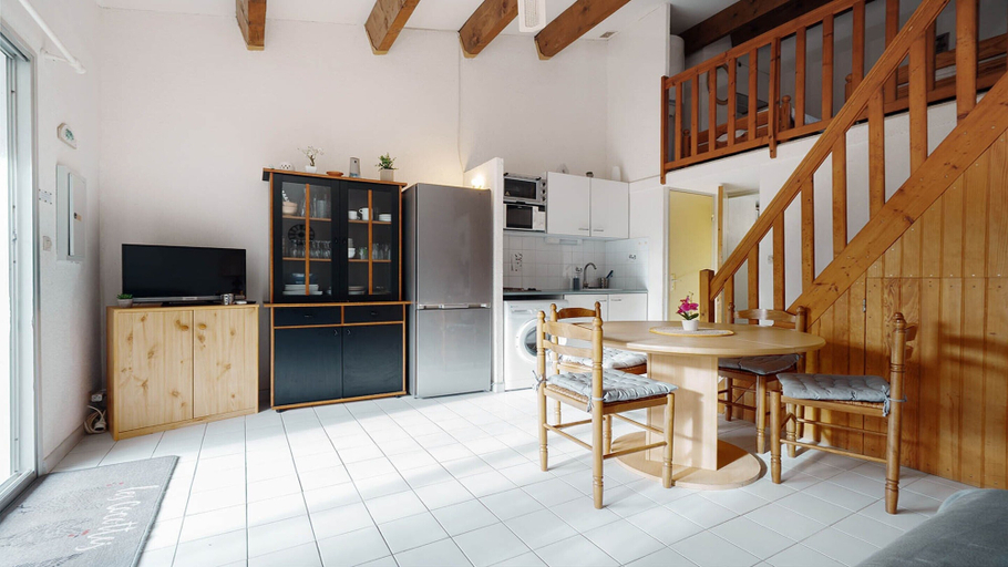 Private kitchen 3, Bright Area Near the Harbor Walk, Hérault