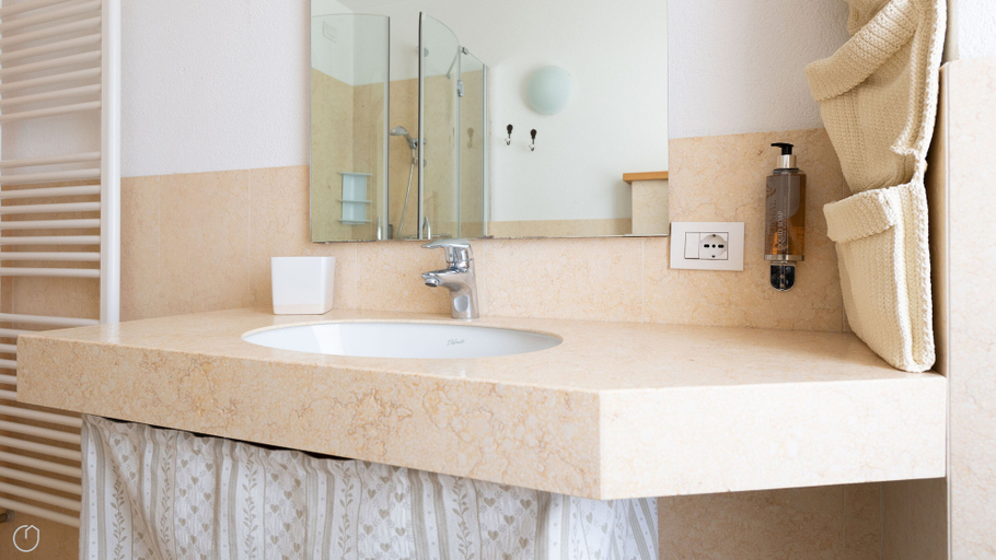 Bathroom 4, Milano 35, Sondrio