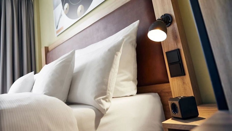 Bedroom 4, Me and All Hotel Hanover, by Hyatt, Region Hannover