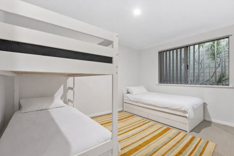 Room 2, Spacious Family Home in Wannanup Mandurah, Mandurah