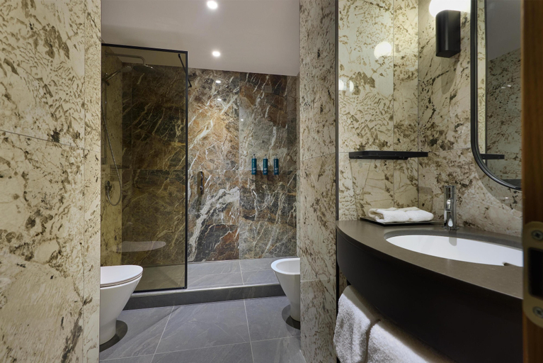 Bathroom 4, Hilton Milan, Milano