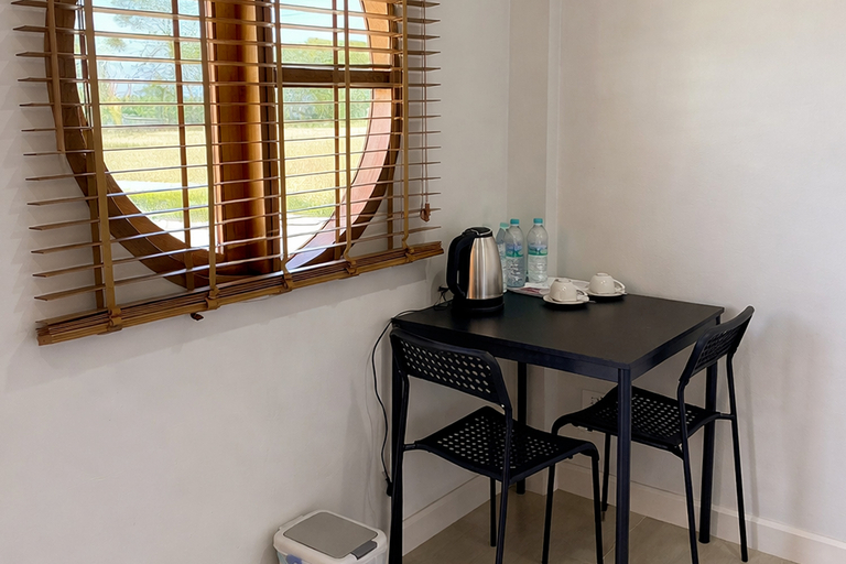 Others 5, The 9 Motel, Ngao