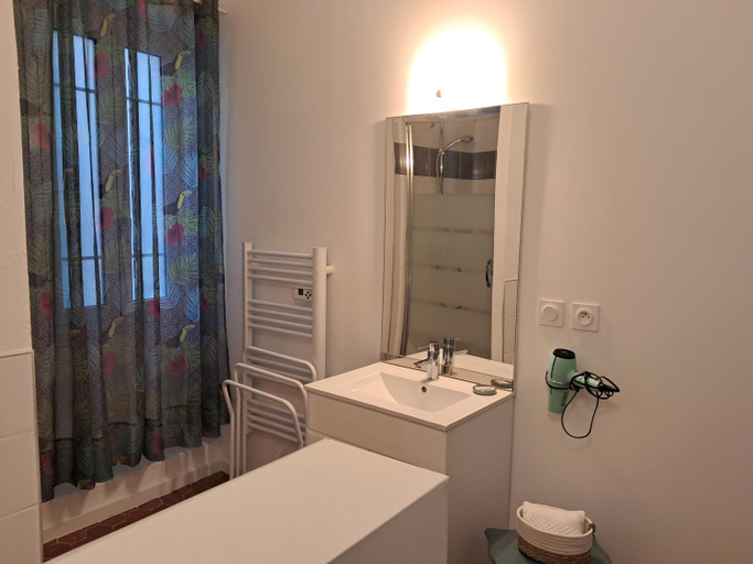 Bathroom 2, Maison Barnoin-Chambres et villas au calme proche Nice, Alpes-Maritimes