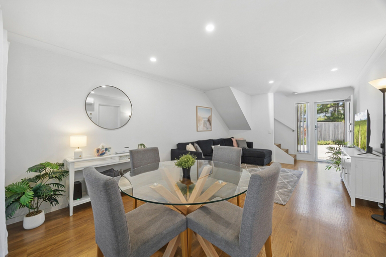 Living room 4, Bright 3-bed Home Near Maroochydore Beach, Maroochy - Maroochydore