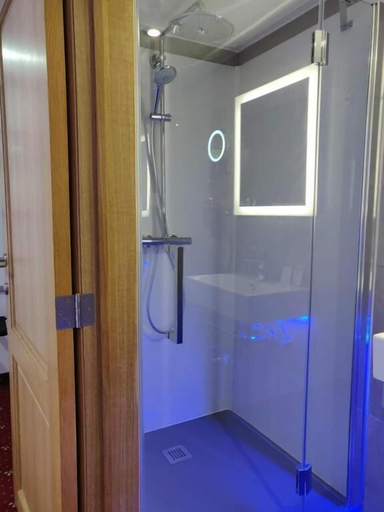 Bathroom 3, Hotel Eikenhof, Oost-Vlaanderen