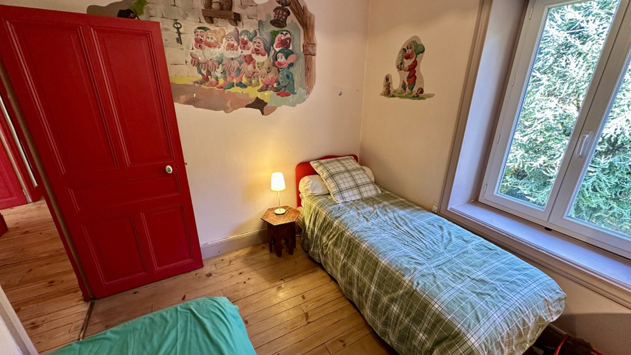 Room 5, Sunny Sanctuary by the Town Center, Puy-de-Dôme