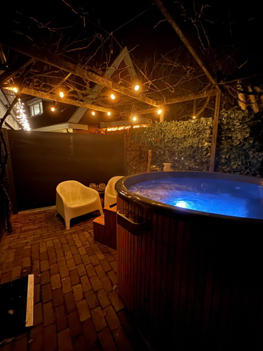 Sport & Beauty 2, Het kleine huisje met Hottub, Emmen