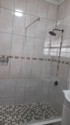Bathroom, Sol & Sombra Guesthouse, Ehlanzeni