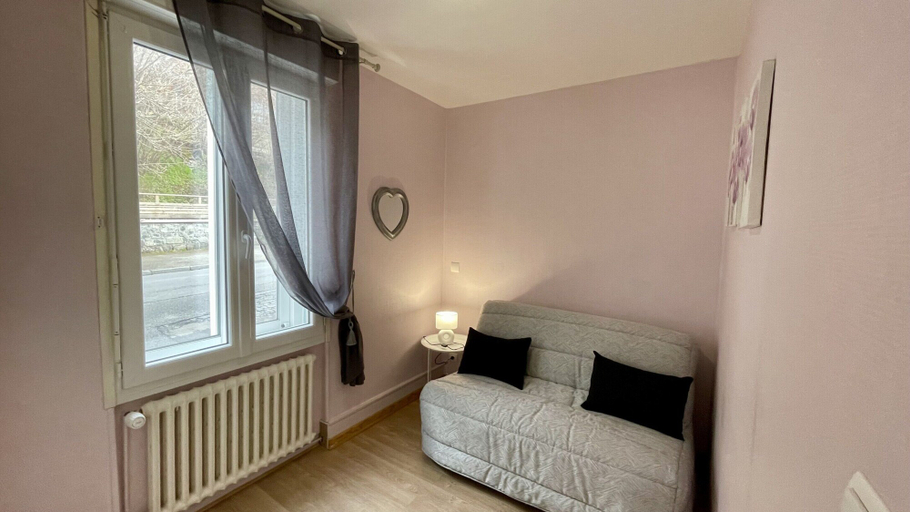 Room 5, Alpine Escape by the Summit Path, Puy-de-Dôme