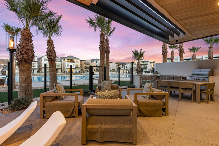 Outdoor dining 2, The Oasis Utah 8 Bedroom Home, Washington
