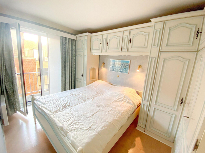 Room 2, Sea-view Apartment on Zeedijk, West-Vlaanderen