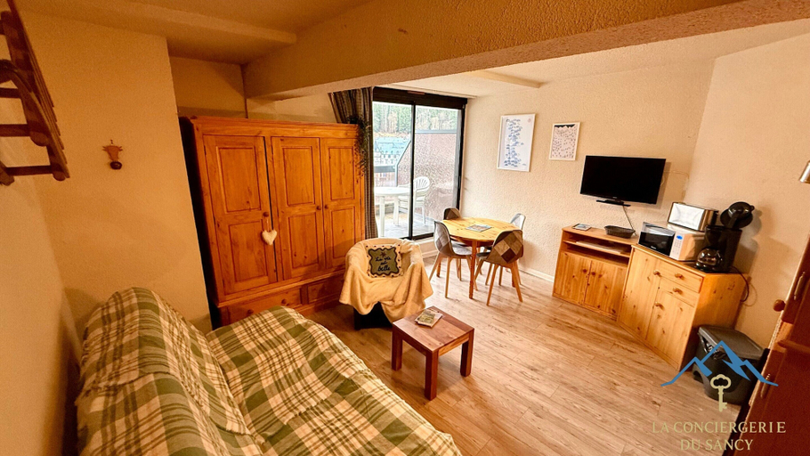 Living room 5, Quiet Corner Near the Mountain Road, Puy-de-Dôme