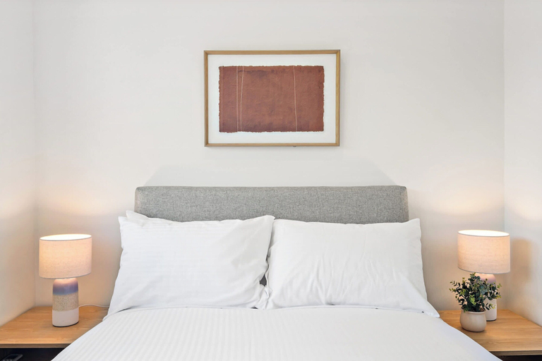 Room 4, Bright 2-bed Apartment in South Yarra, Melbourne