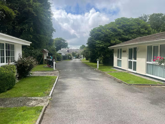 Property grounds 5, 2 Bed Cottage - Sleeps 5 - Pets - Parking - Garden, Cornwall