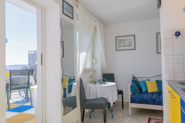 Others 3, Apartment Mia, Split