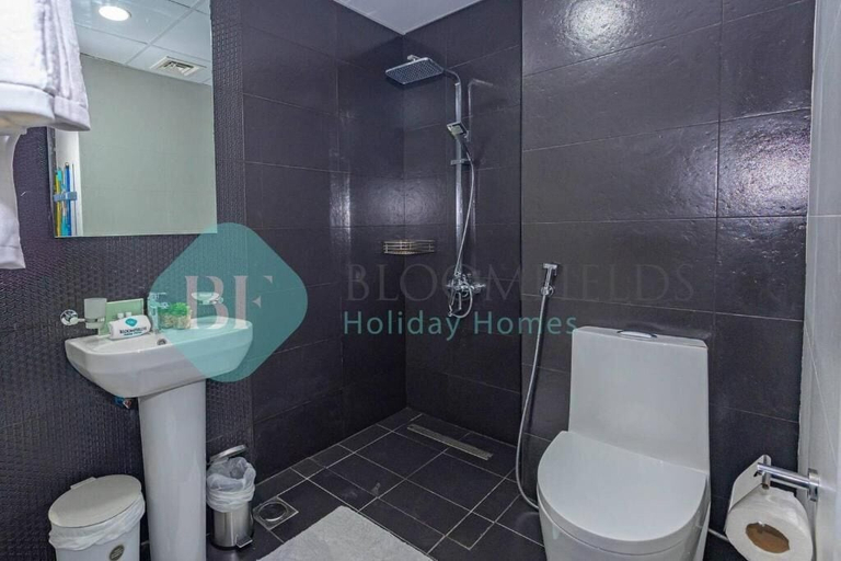 Bathroom, Bloomfields Modern 1Bedroom In Wavez, Dubai