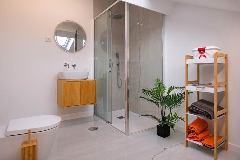Bathroom 4, Snuggly Corner by Trip2Portugal, Figueira da Foz