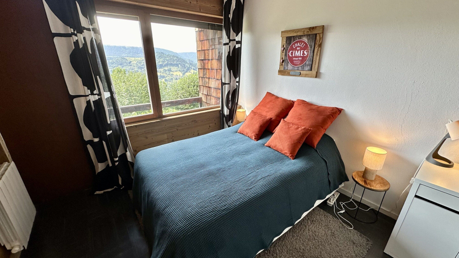 Room 2, Tranquil Flat for 5 in Murat-le-quaire, Puy-de-Dôme