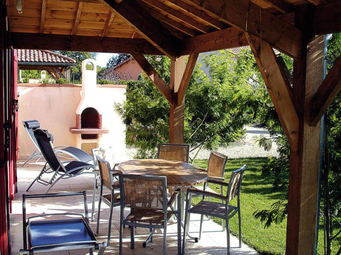 Others 3, Luxe villa in Les Forges with BBQ Garden, Deux-Sèvres