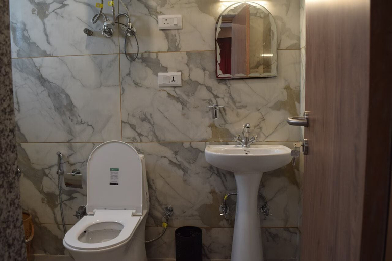 Bathroom 5, Everglow Retreat White Tulip Guest House, Srinagar