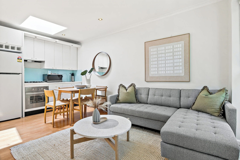 Living room 5, Bright 2-bed Apartment in South Yarra, Melbourne
