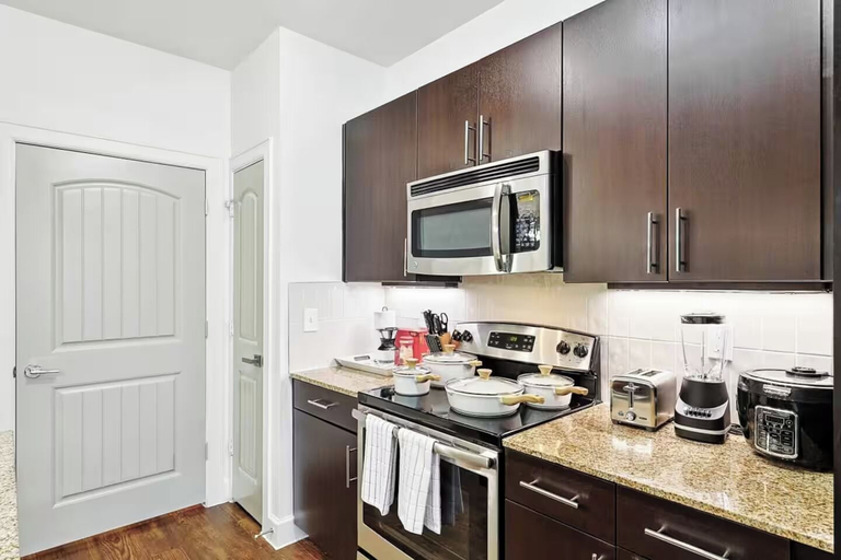 Private kitchen 2, Lux 1B1B with Pool Near Legacy West, Collin