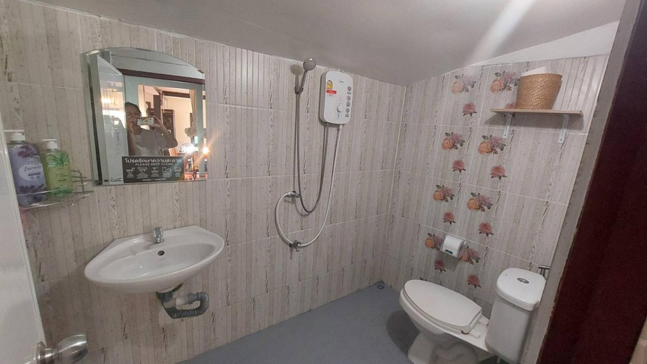 Bathroom, Baan Bright Hostel, Muang Chiang Mai