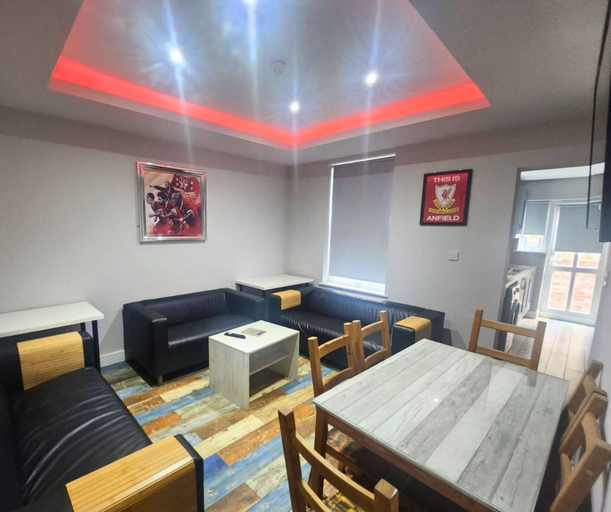 Dining 4, The Red Lounge House - sleeps 14, Sefton