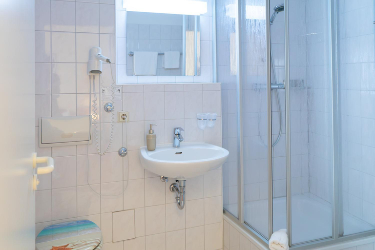 Bathroom, Hotel-Pension Lender, Märkisch-Oderland