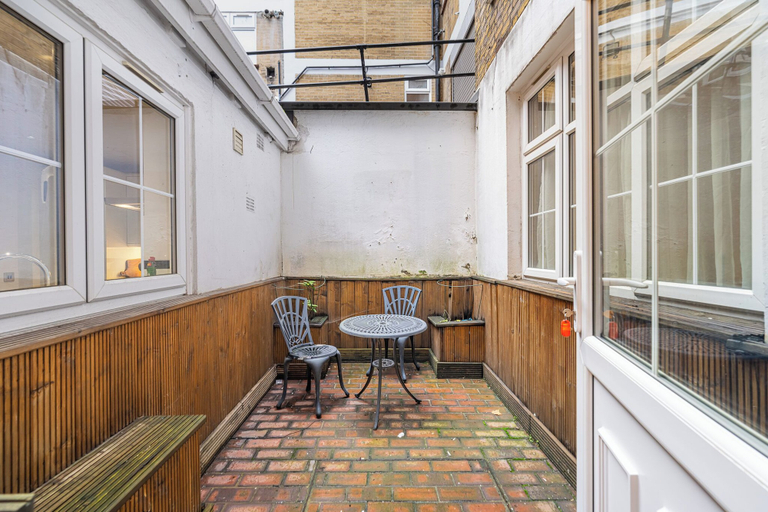 Outdoor dining, Hertford Flat 2, London
