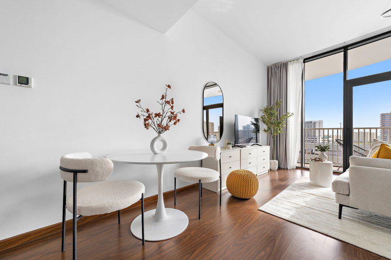 Room 3, Silkhaus Lux Studio Binghatti Pearl Near Mall, Dubai
